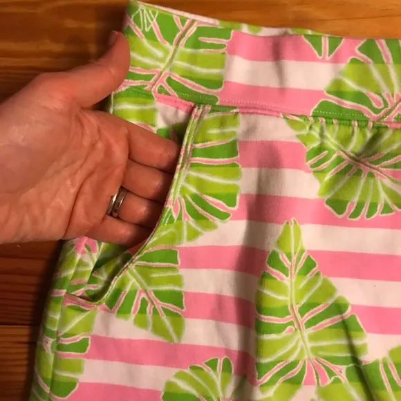 Crown &amp; Ivy Pink Green Tropical Skort with Pockets, EUC, PM