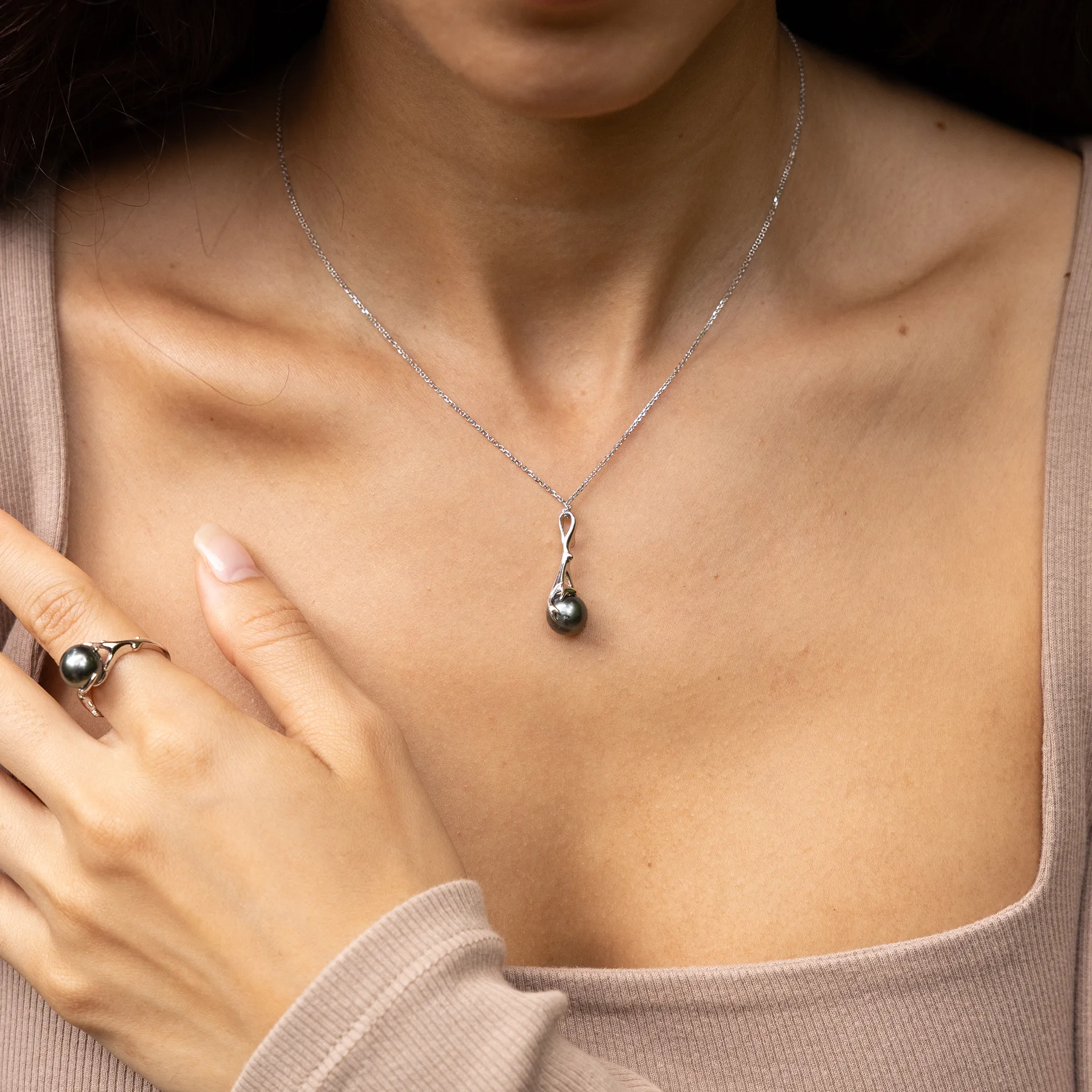 Heritage Tahitian Pearl Pendant in White Gold - 25mm