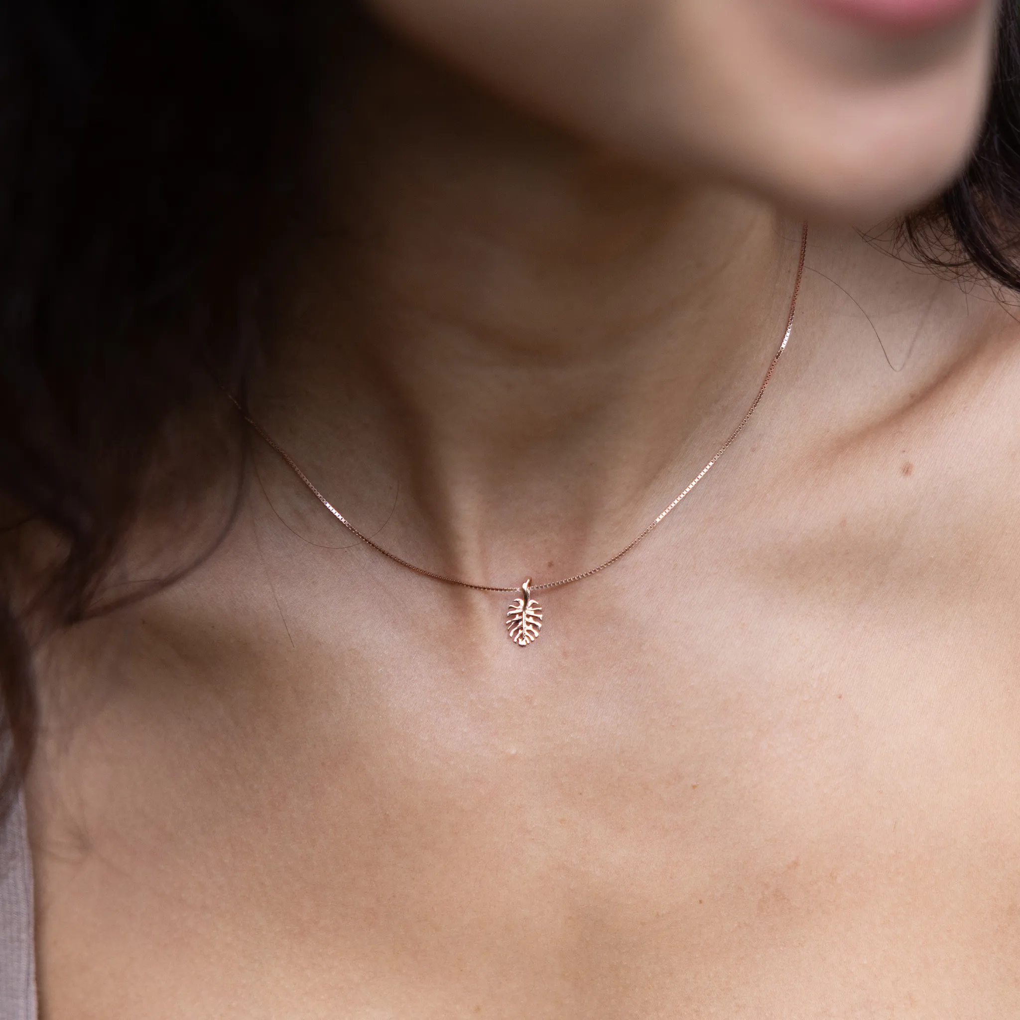 Monstera Pendant in Rose Gold - 13.5mm