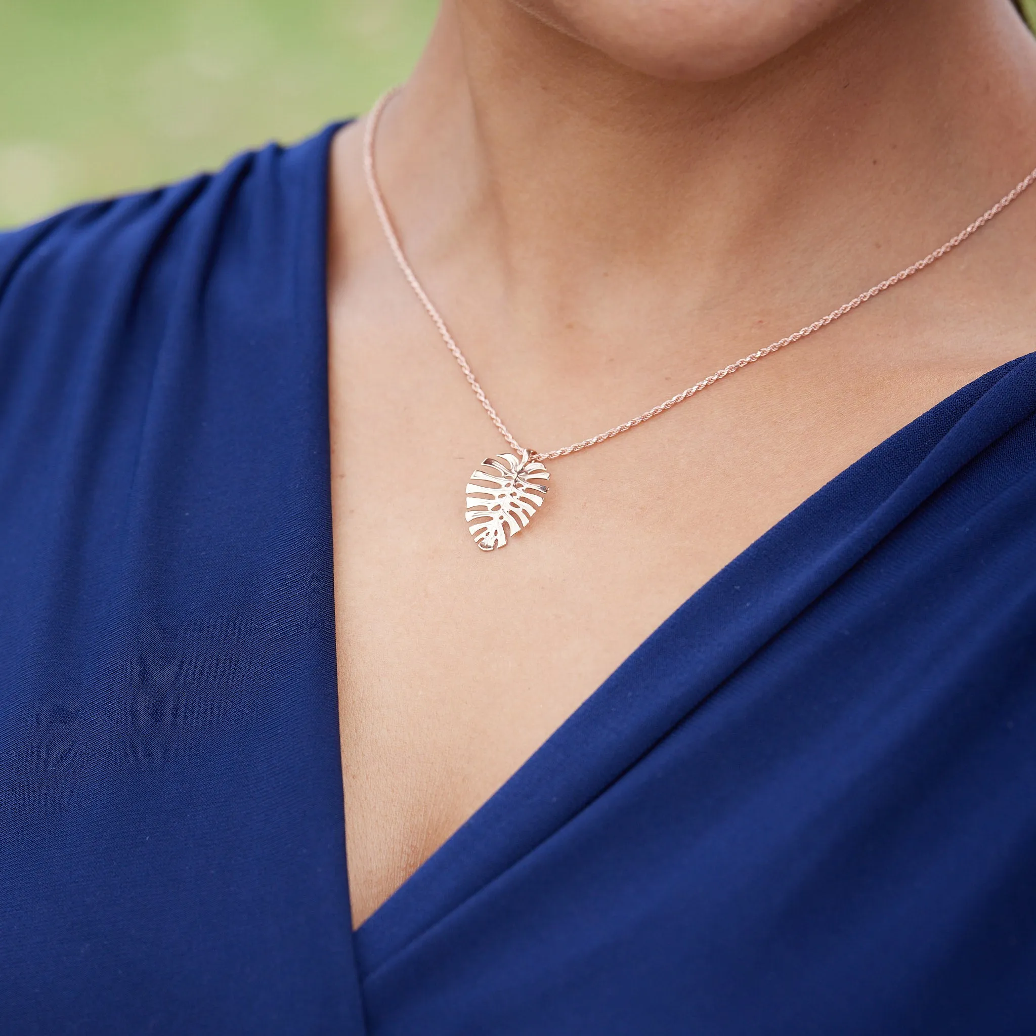 Monstera Pendant in Rose Gold - 20mm