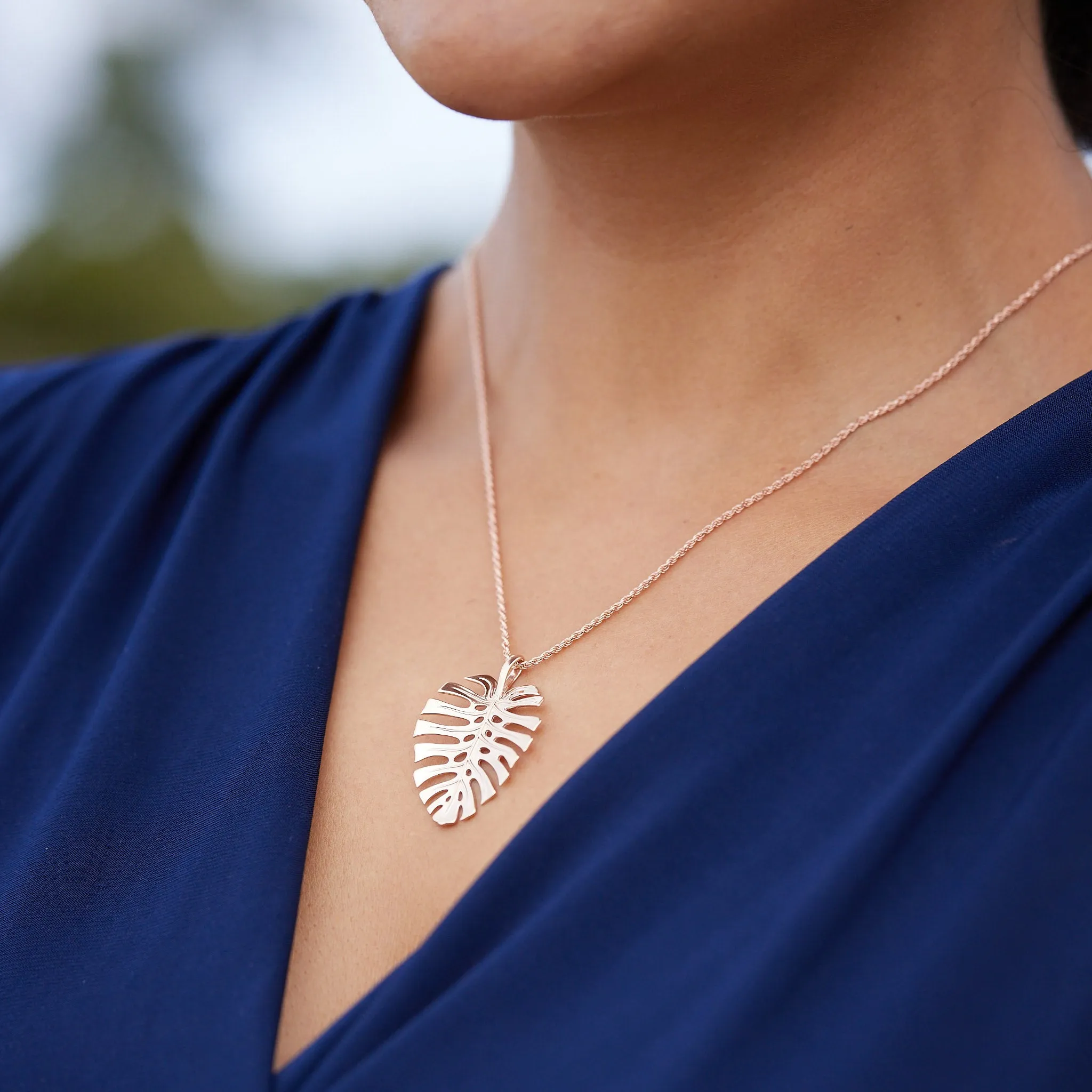 Monstera Pendant in Rose Gold - 30mm