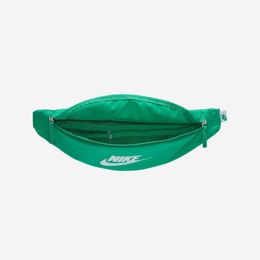 Nike Heritage Waistpack (3L) -Stadium Green/White