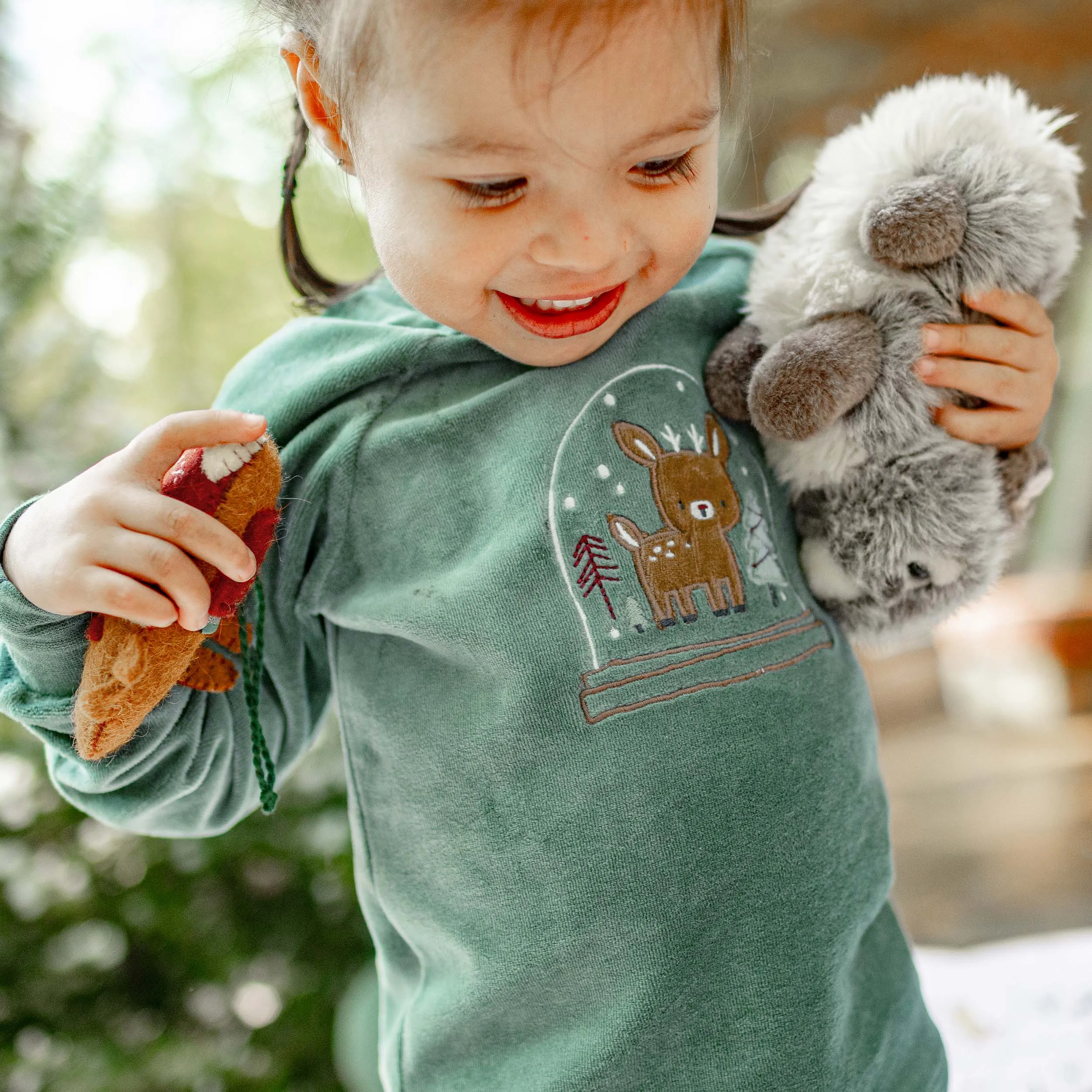 Pyjama des fêtes deux pièces vert forêt en velours, bébé || Forest green two piece holiday pajama in velvet, baby