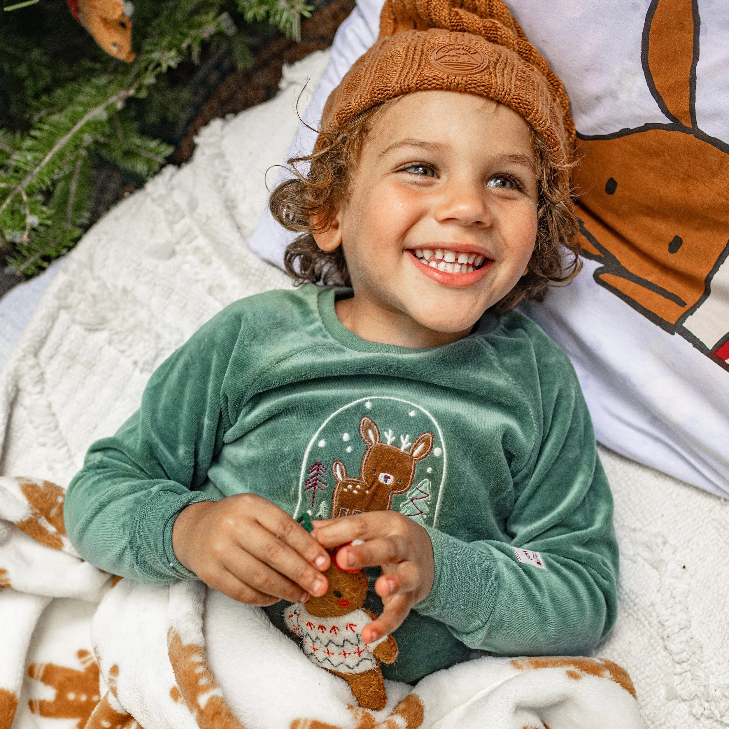 Pyjama des fêtes deux pièces vert forêt en velours, bébé || Forest green two piece holiday pajama in velvet, baby