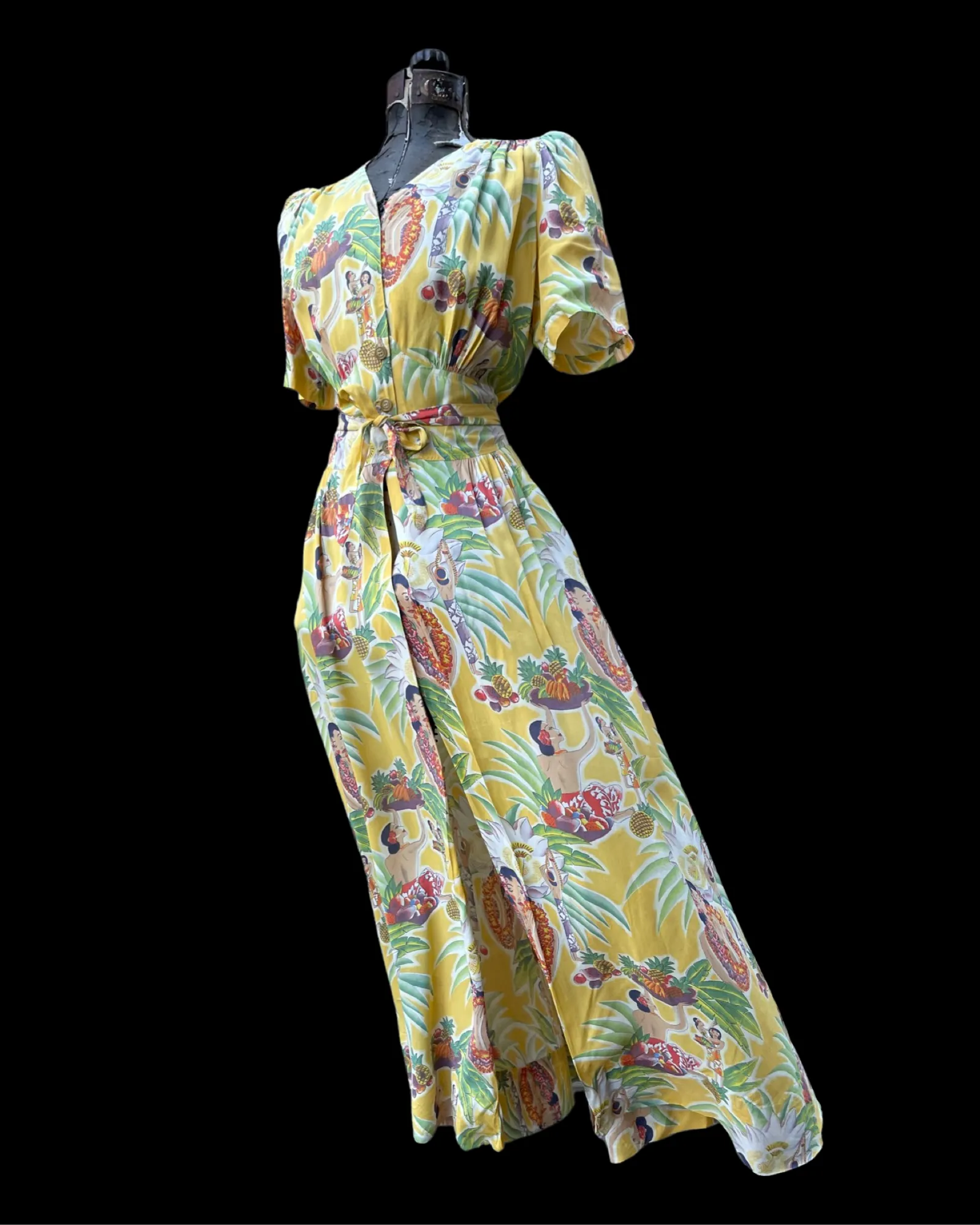 Rare 1940s Hawaiiana Tie Waist Dress