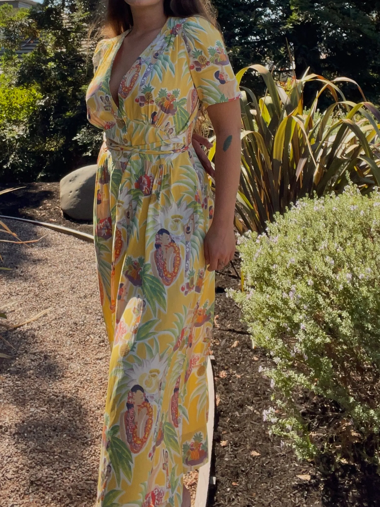 Rare 1940s Hawaiiana Tie Waist Dress
