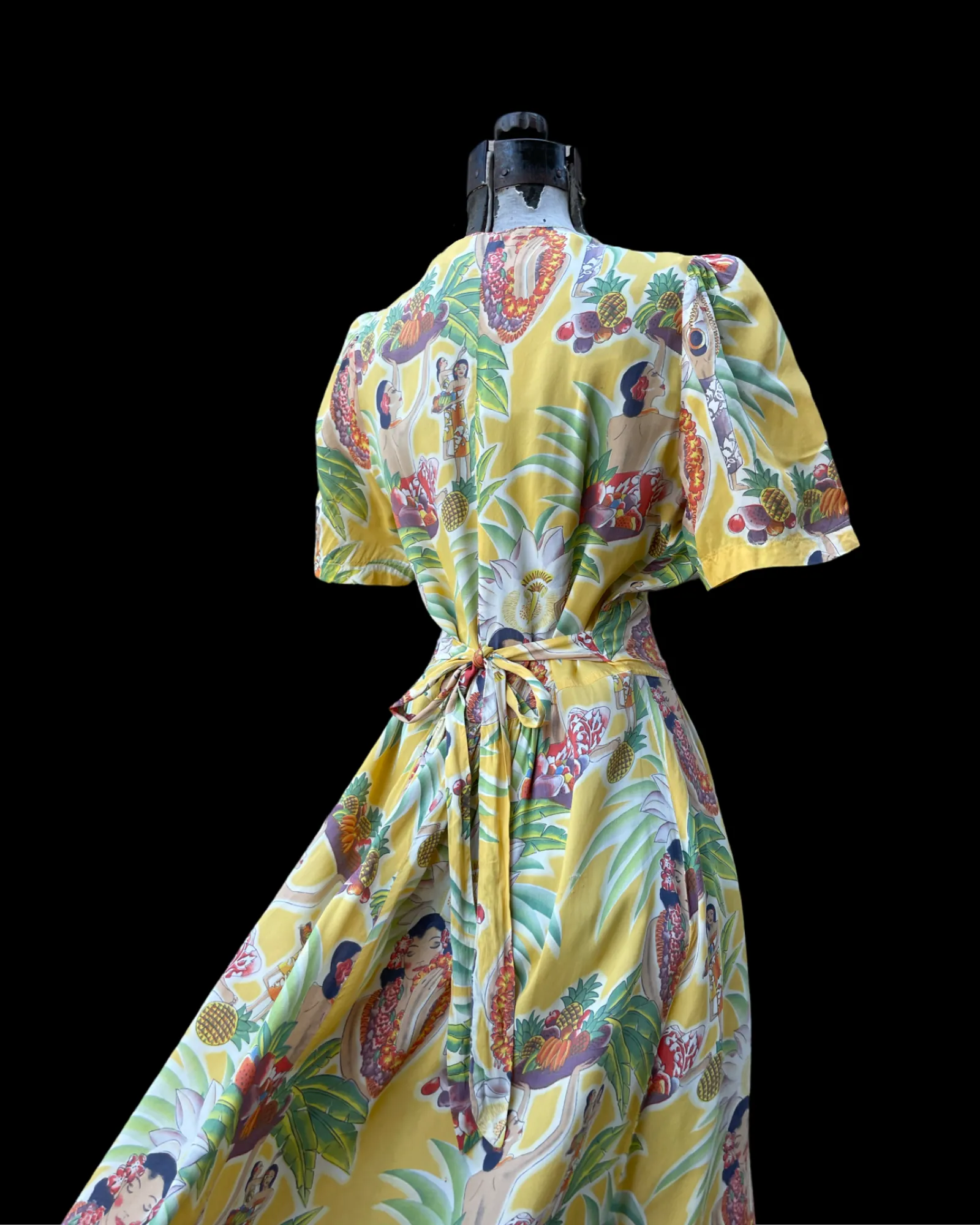 Rare 1940s Hawaiiana Tie Waist Dress