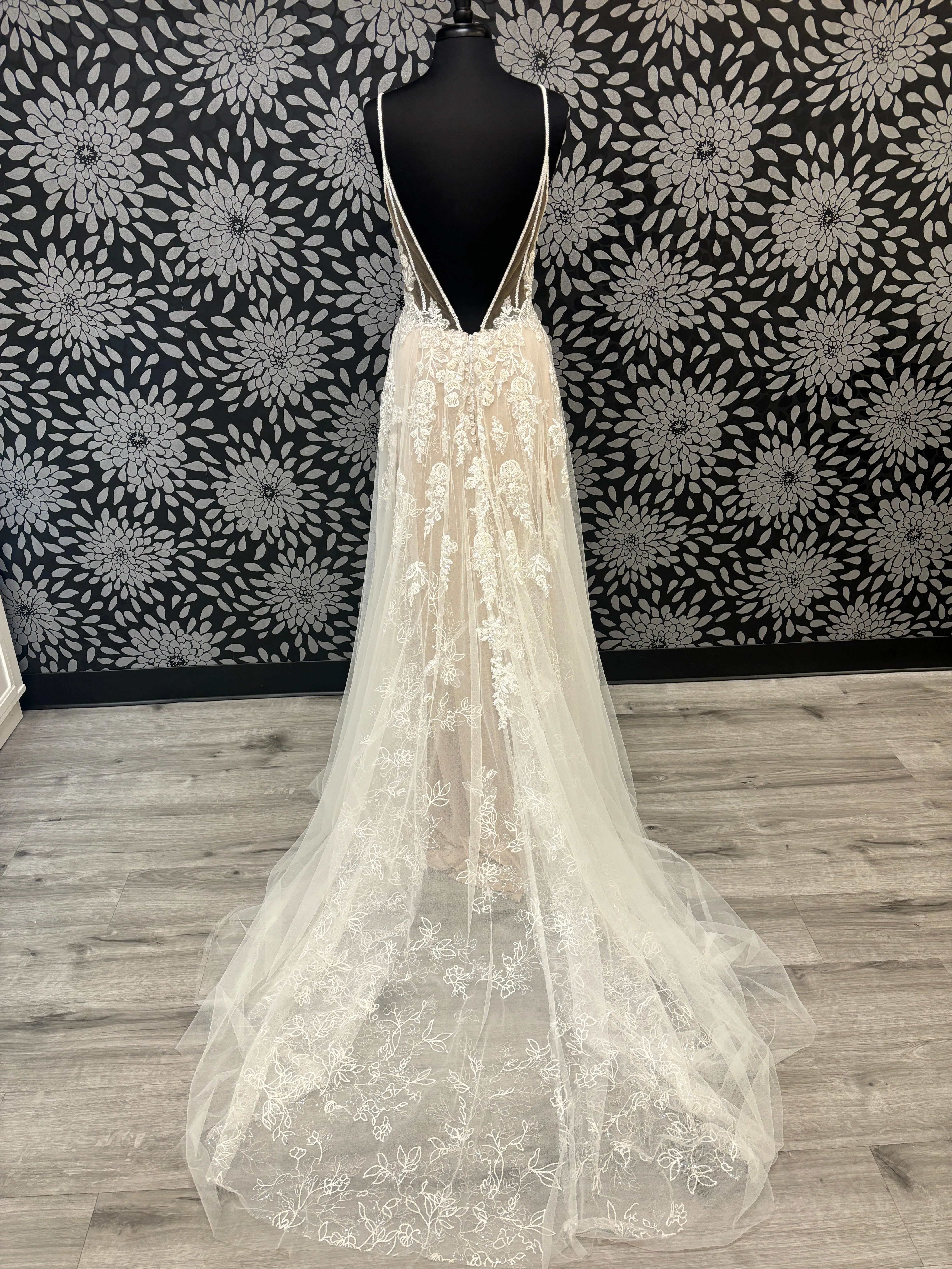 Sexy Sparkling Lace Wedding Dress with Open Back