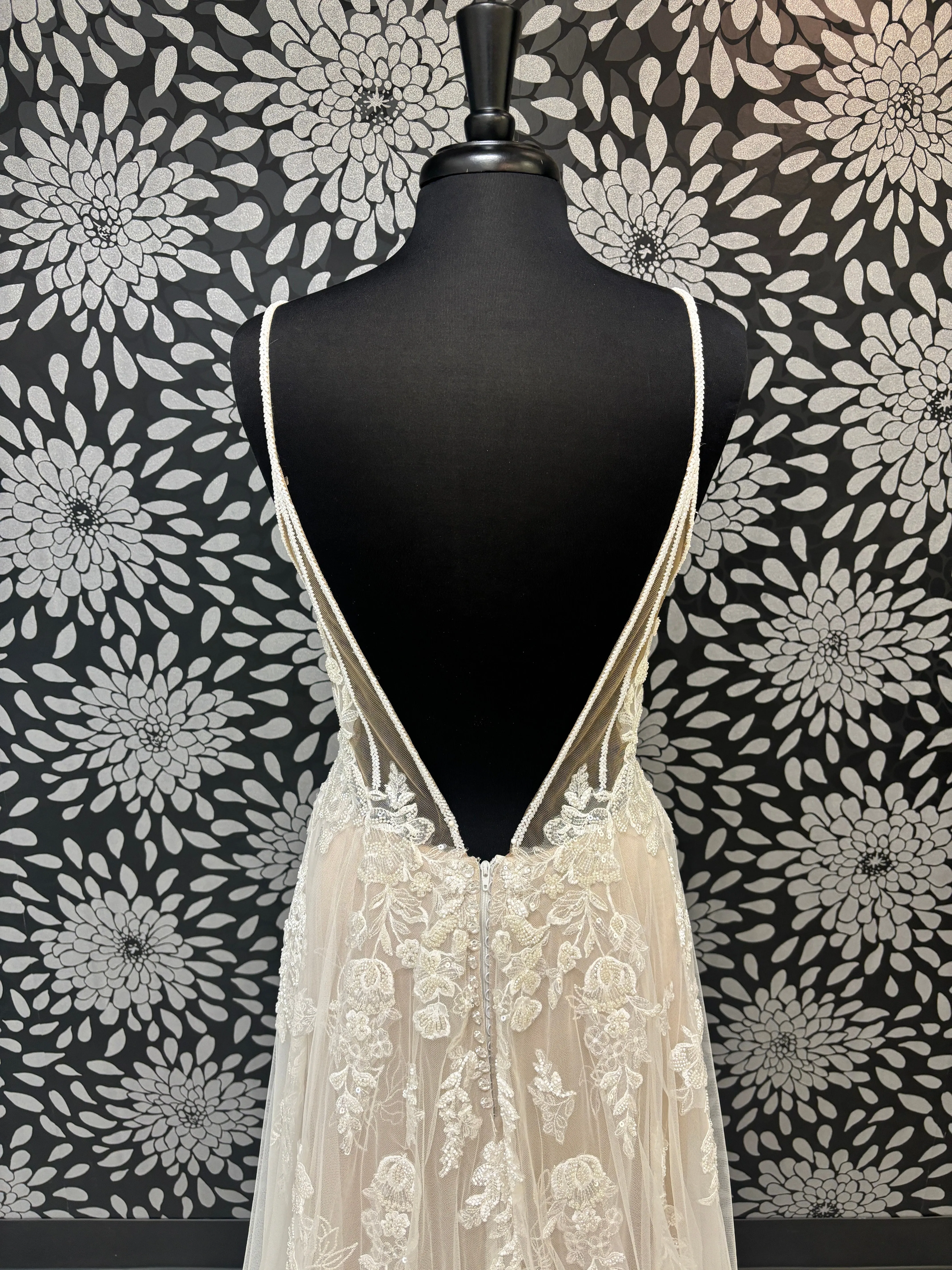 Sexy Sparkling Lace Wedding Dress with Open Back