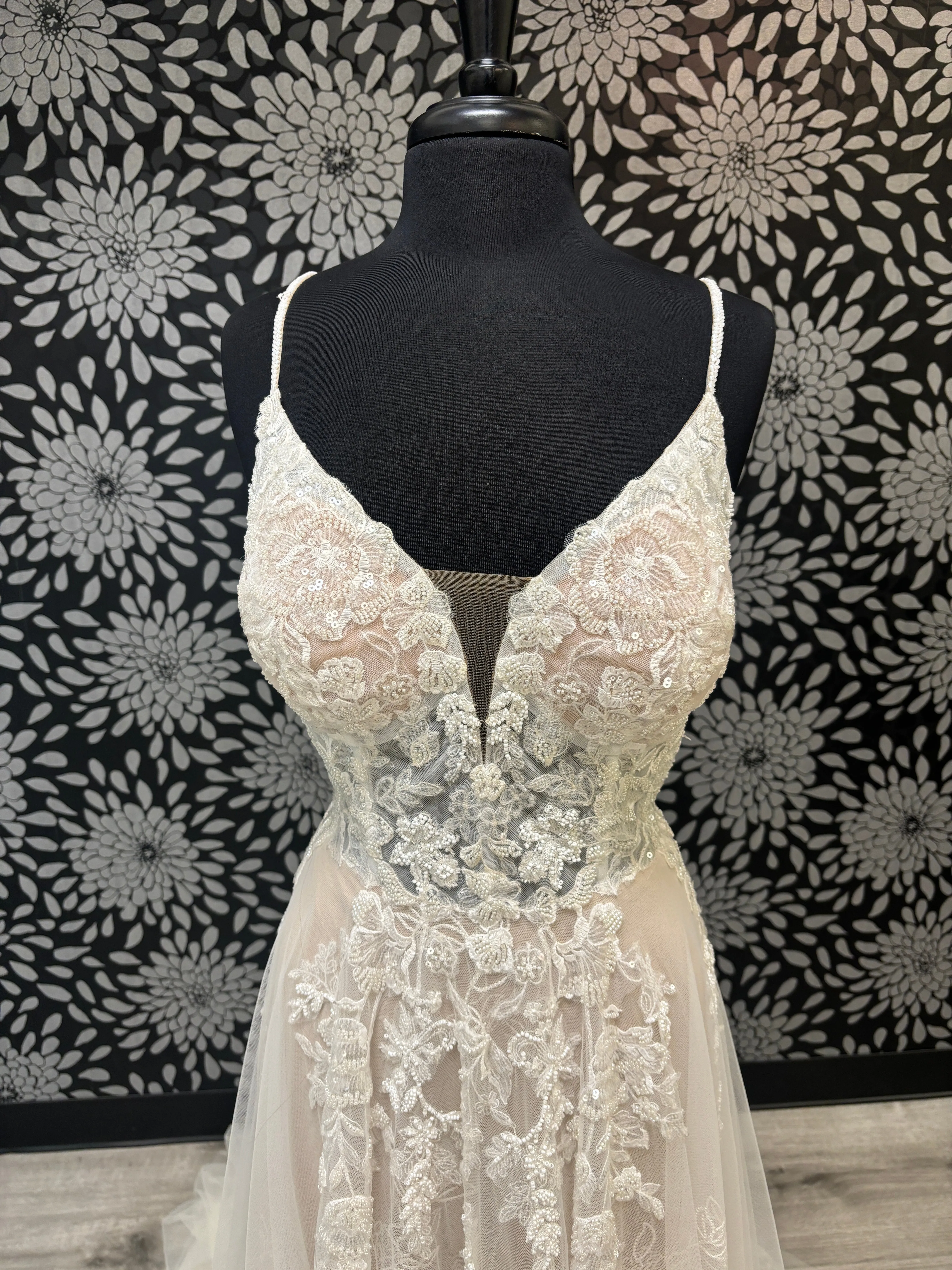 Sexy Sparkling Lace Wedding Dress with Open Back