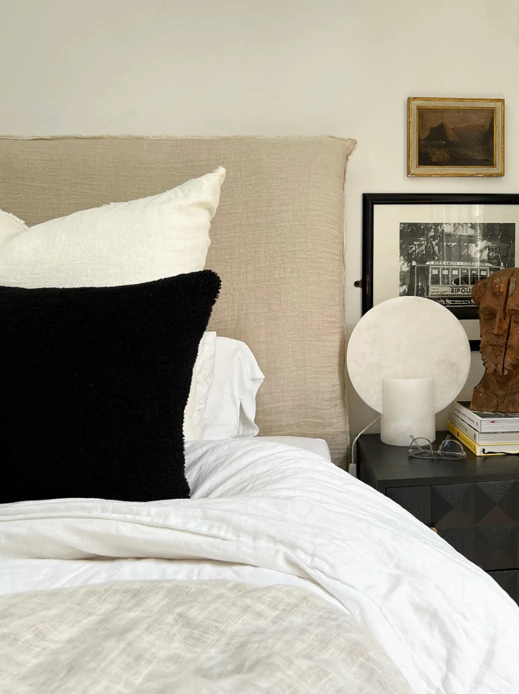 Shearling lumbar in black