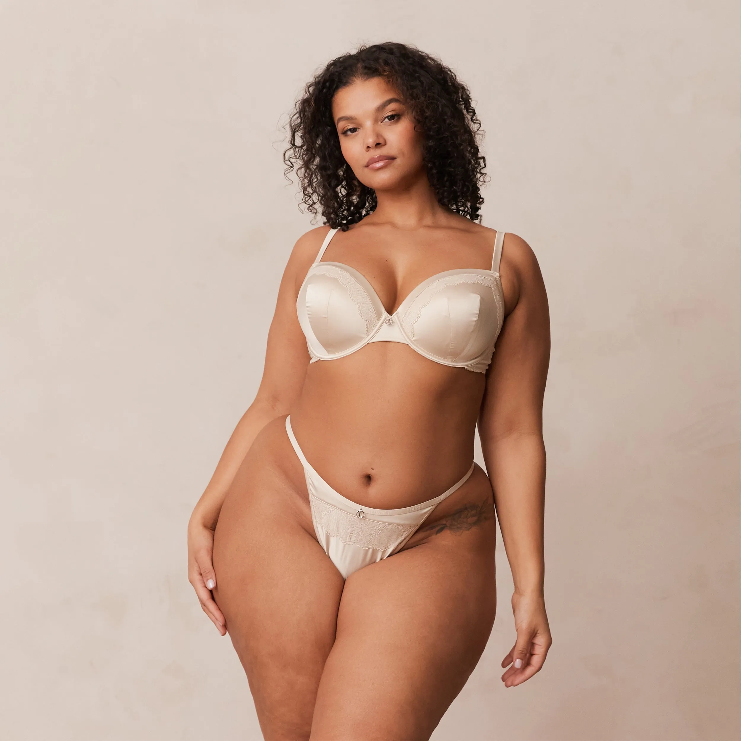 Soft Satin T-shirt Soutien-Gorge - Latte