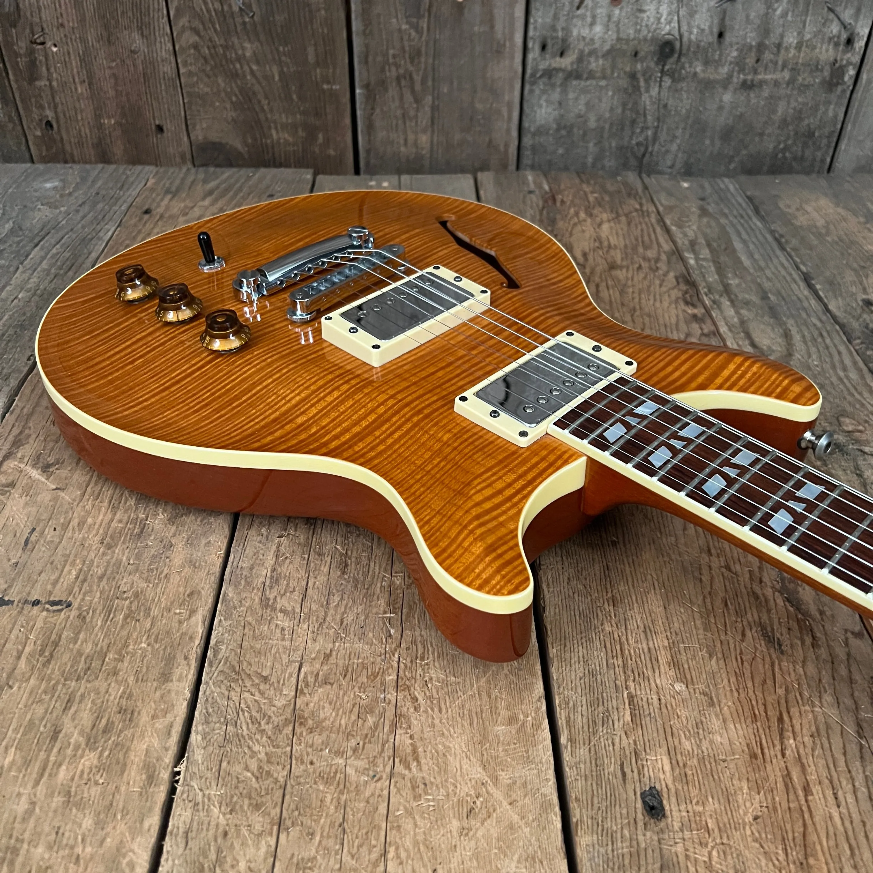 SOLD - Hamer Artist Custom 2004 Amber