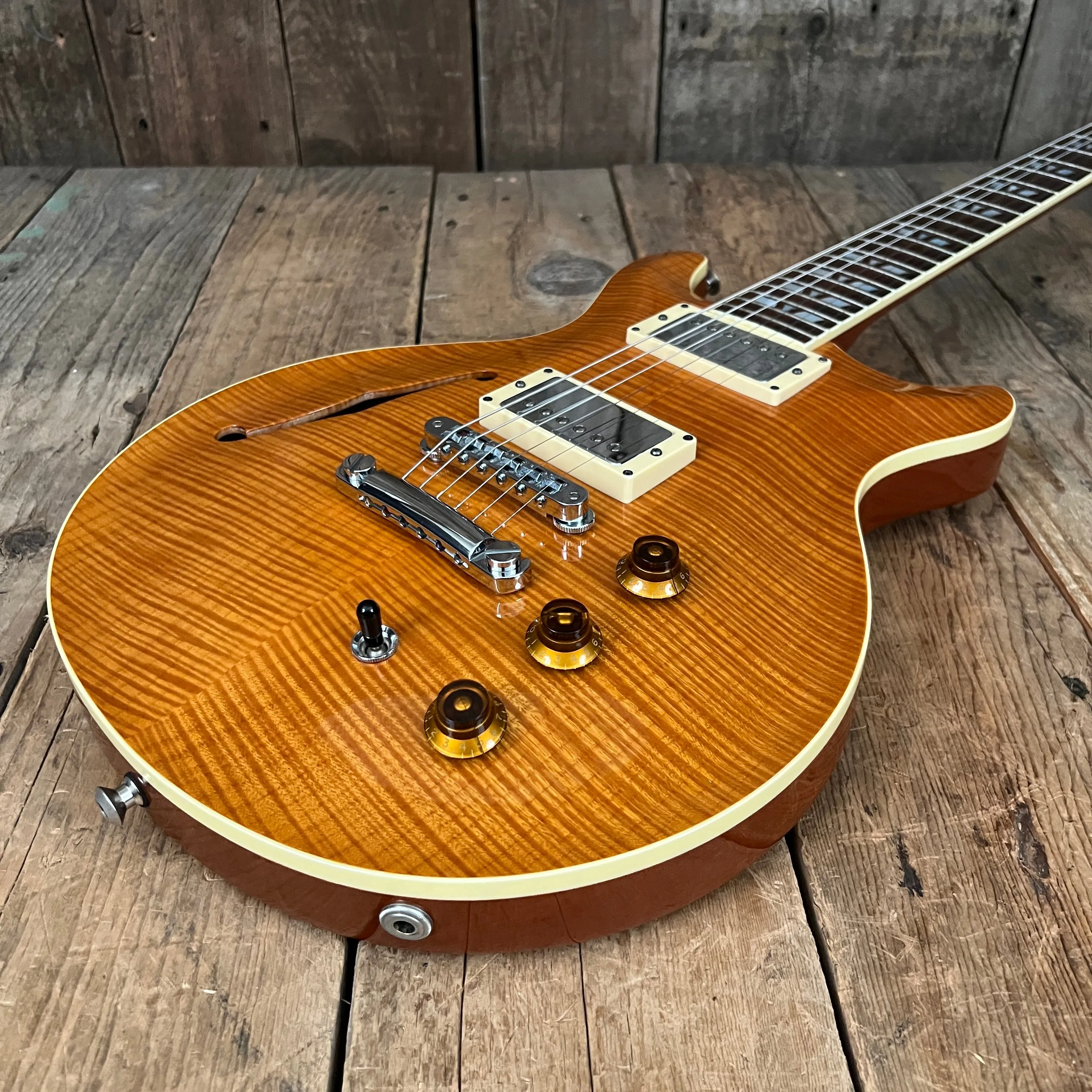 SOLD - Hamer Artist Custom 2004 Amber