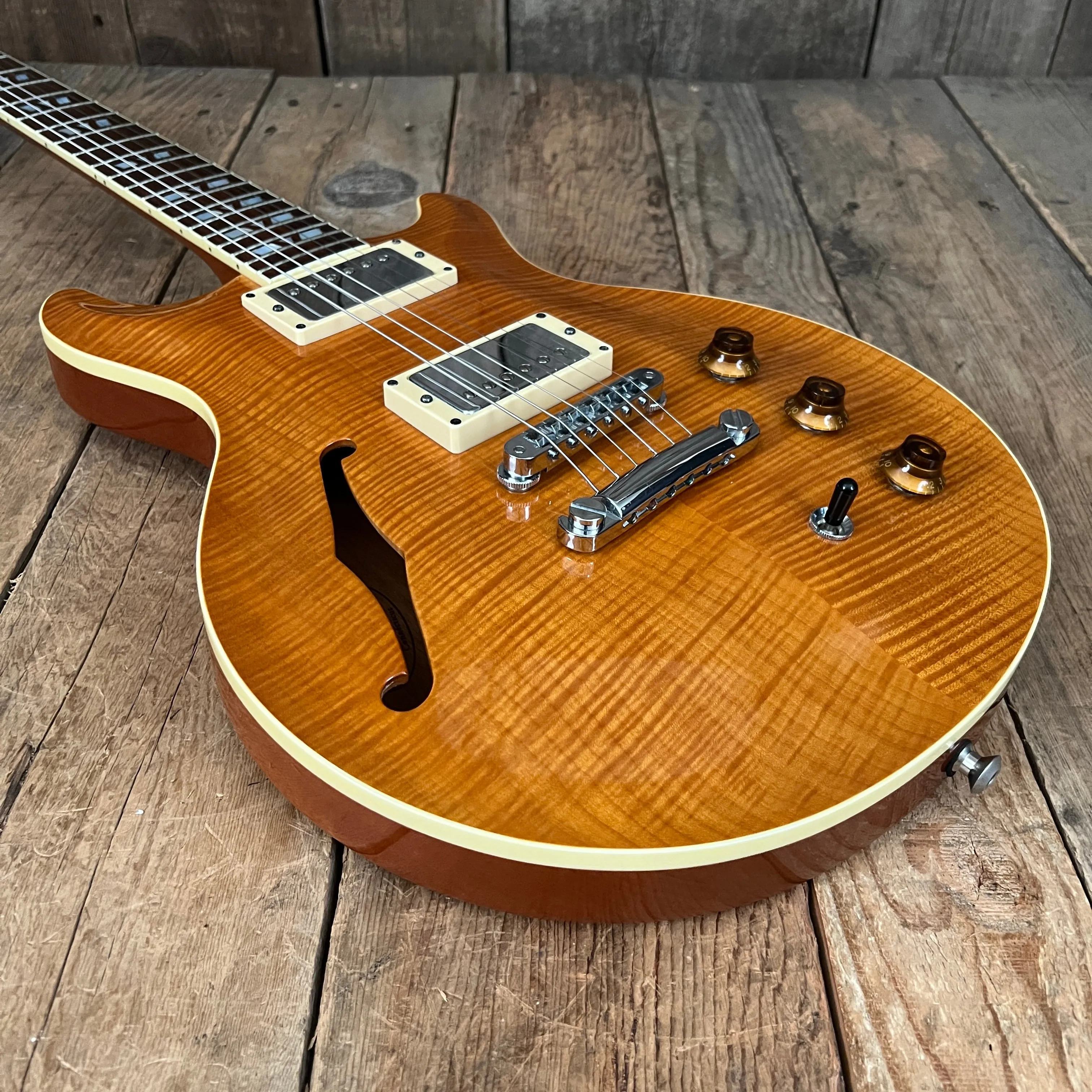 SOLD - Hamer Artist Custom 2004 Amber