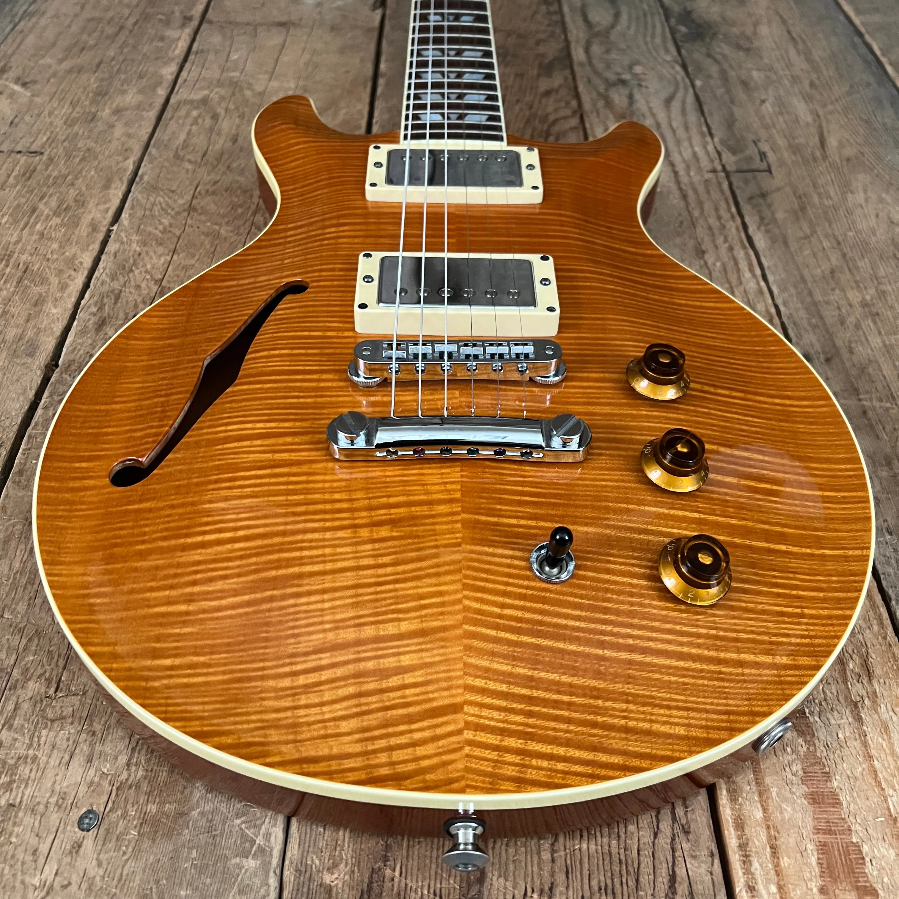 SOLD - Hamer Artist Custom 2004 Amber