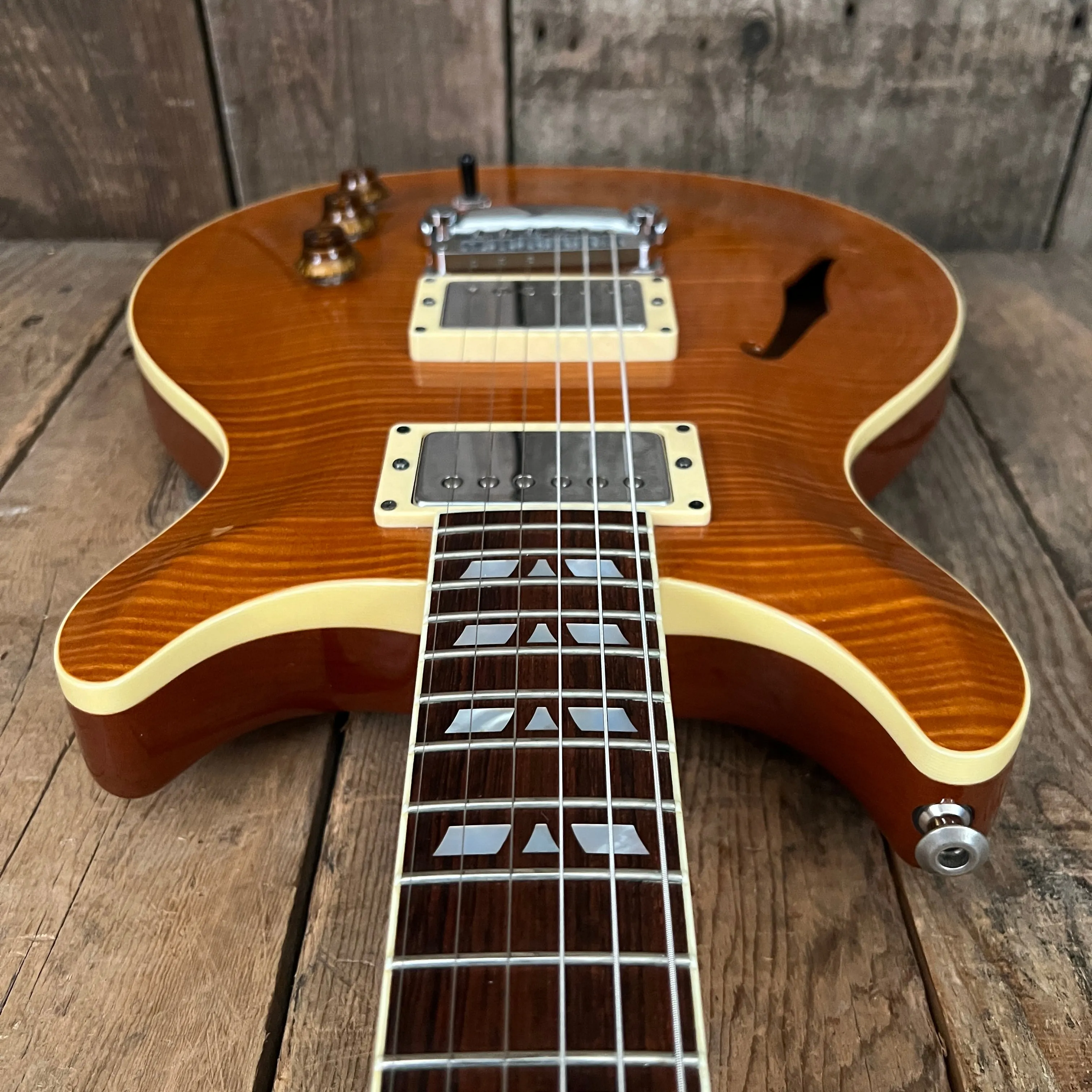 SOLD - Hamer Artist Custom 2004 Amber