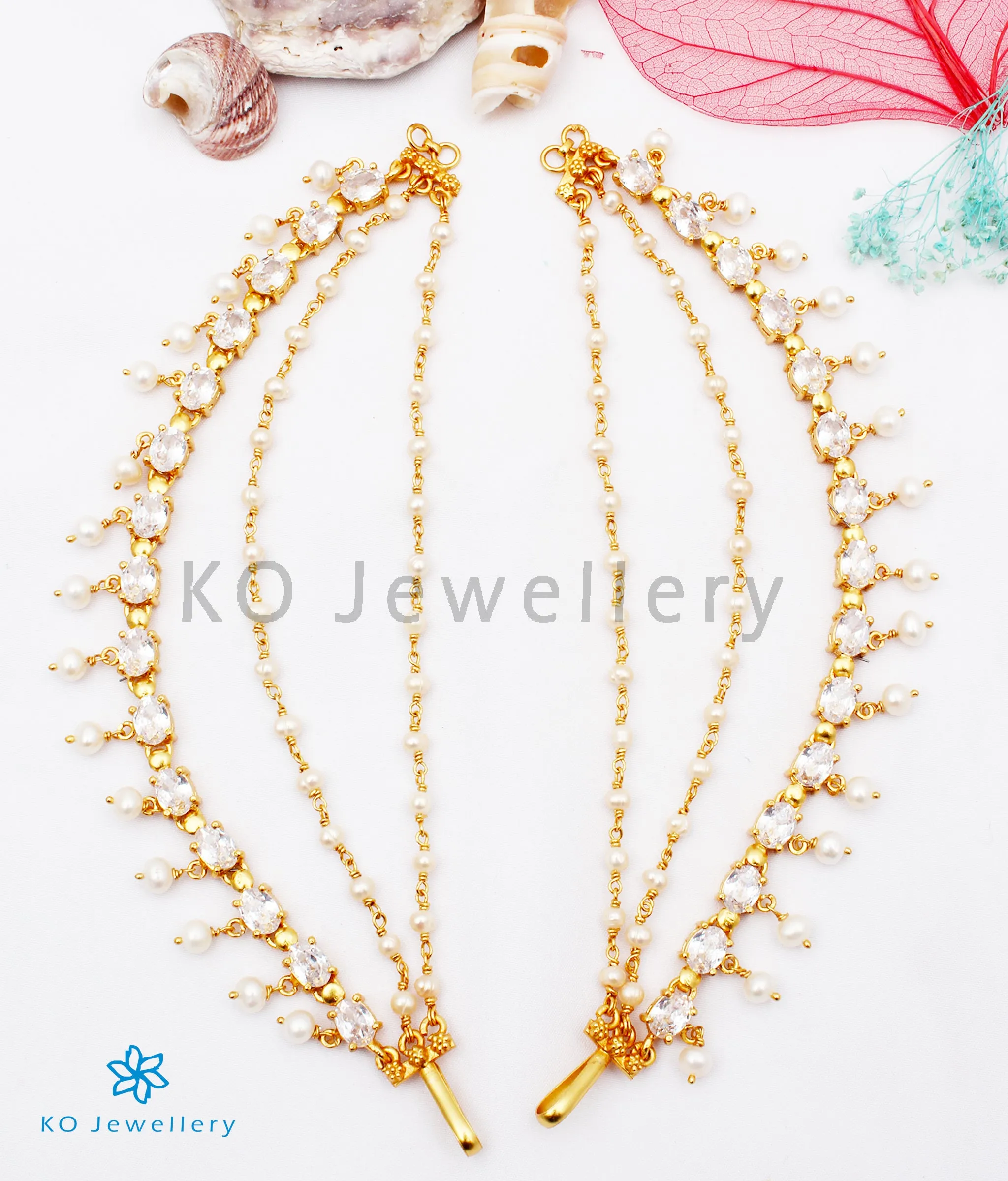 The Jivika Silver Ear chain (White/Pearl)
