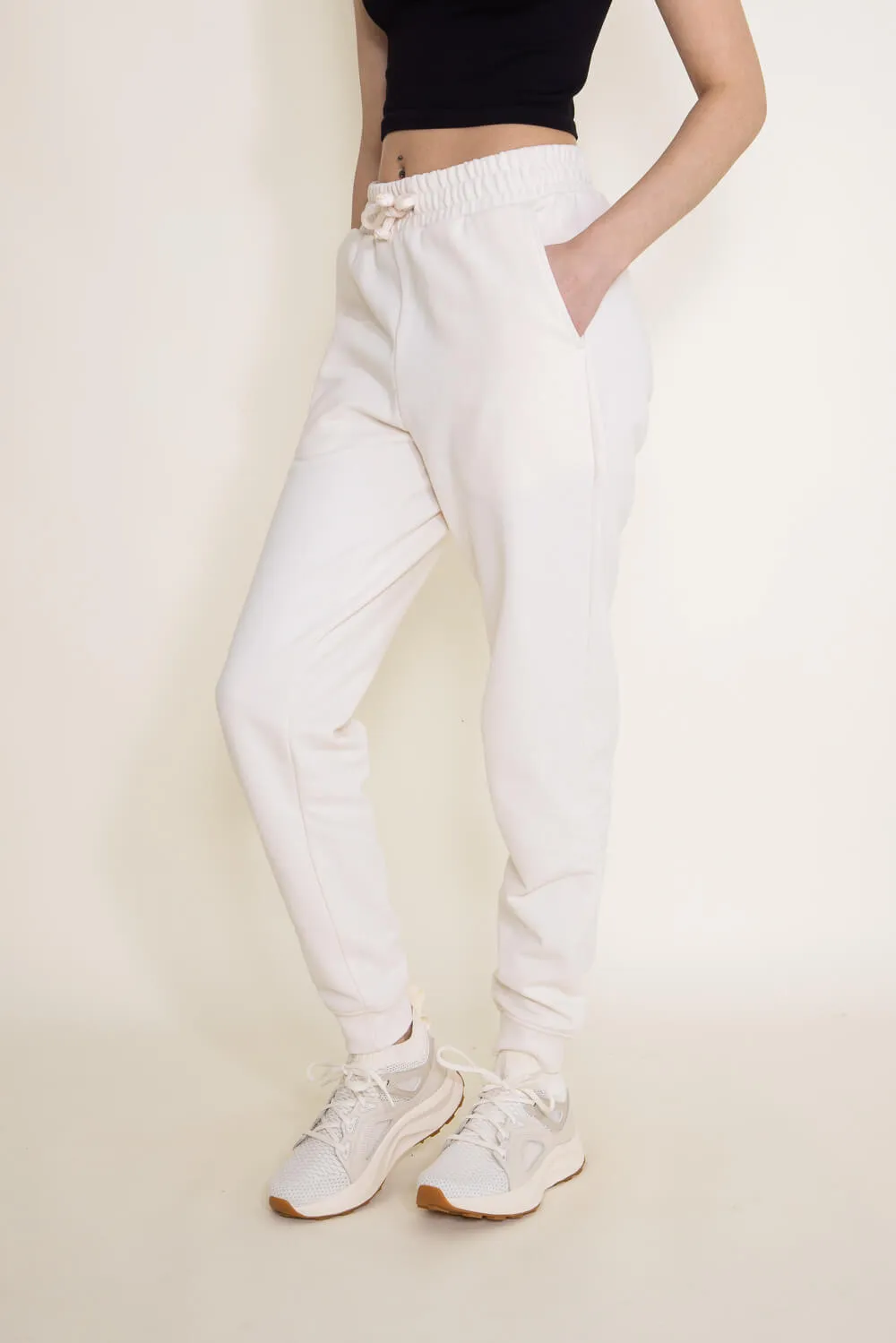 The North Face Heritage Patch Joggers for Women in White | NF0A81UZ-N3N