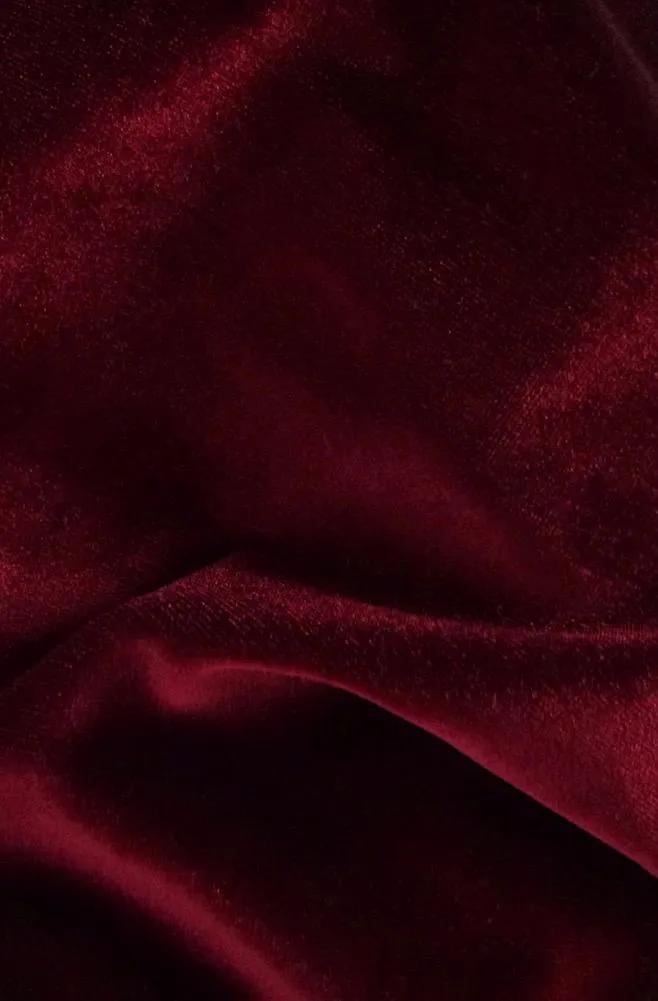 The Ruby Velvet Queen by Kim Hawthorne