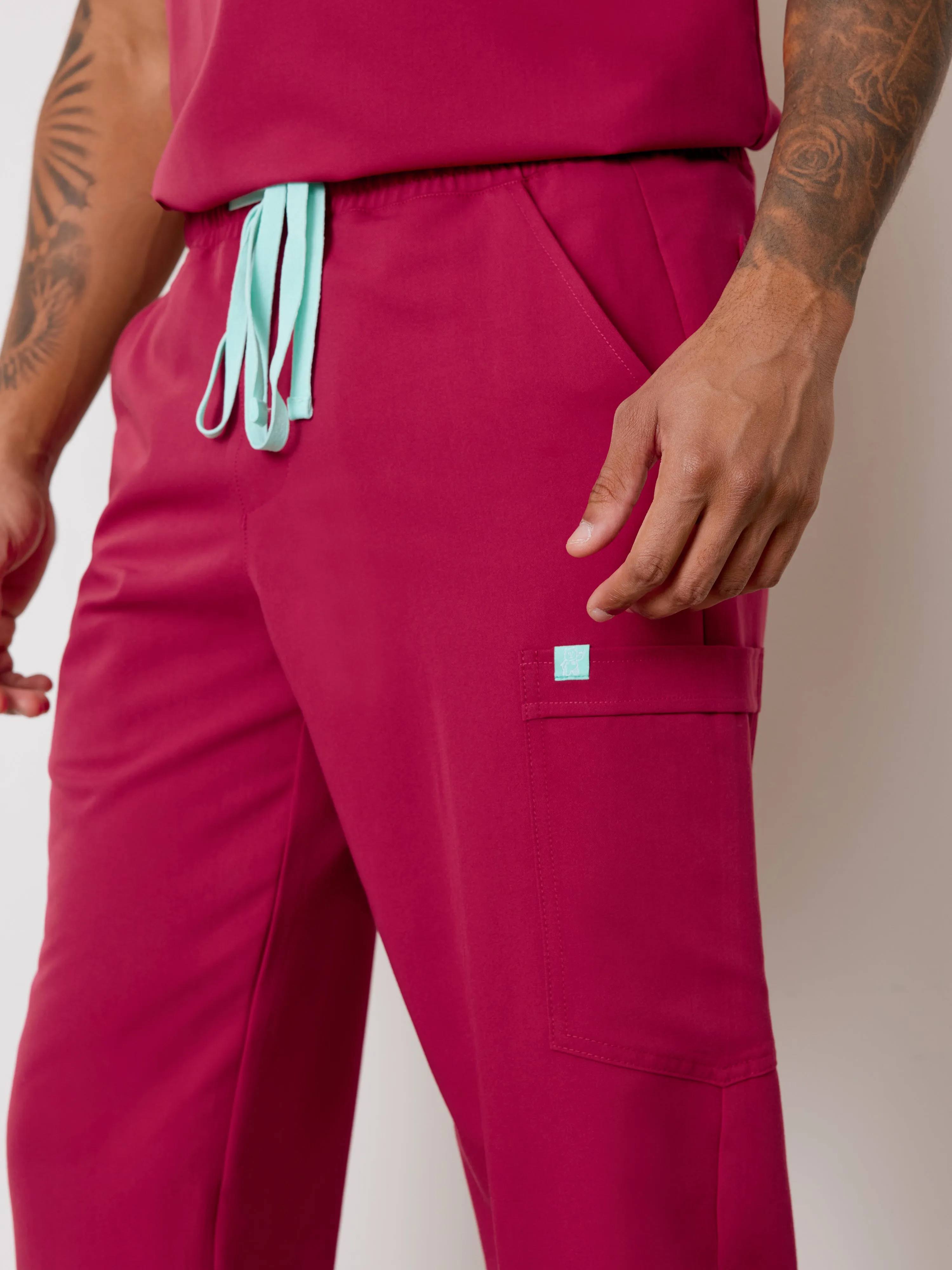 WILLIAM RE-GARDE™ - BAIE SAUVAGE - Men's Jogger Pants - SILVADUR™||WILLIAM RE-GARDE™ - BAIE SAUVAGE - Pantalon Jogger - SILVADUR™