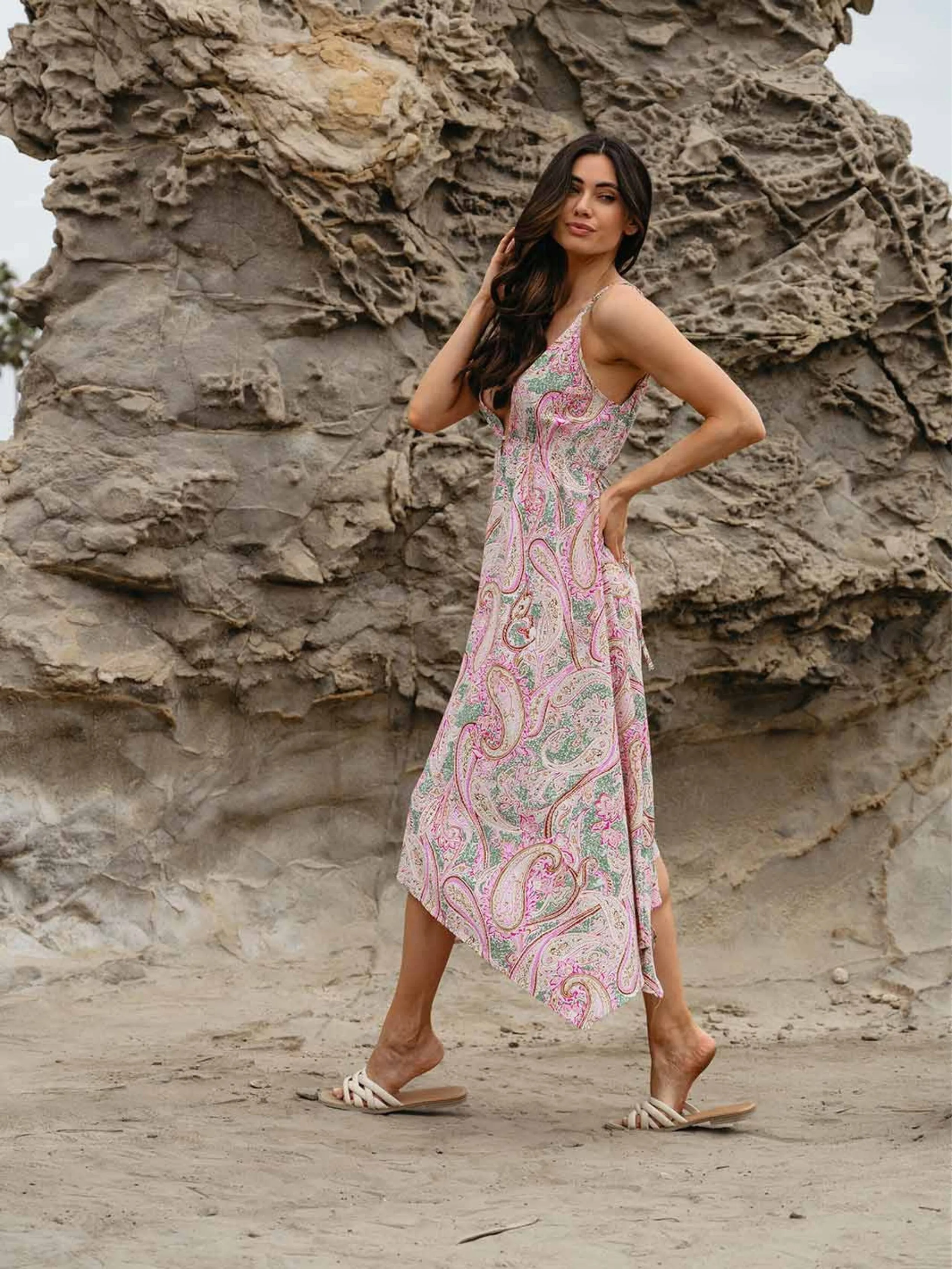 WOMEN'S SLEEVELESS V-NECK PAISLEY PRINT MAXI DRESS