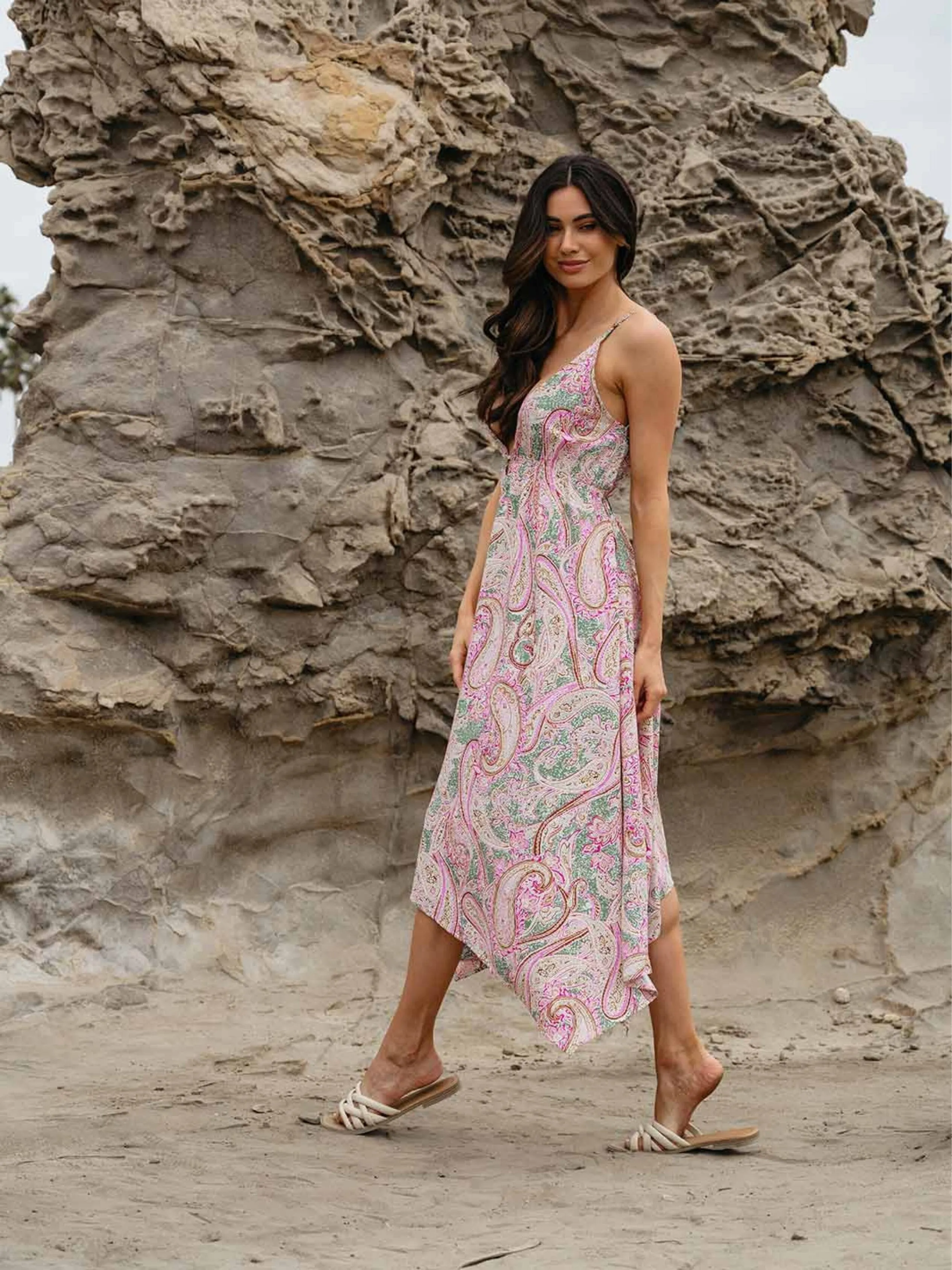 WOMEN'S SLEEVELESS V-NECK PAISLEY PRINT MAXI DRESS