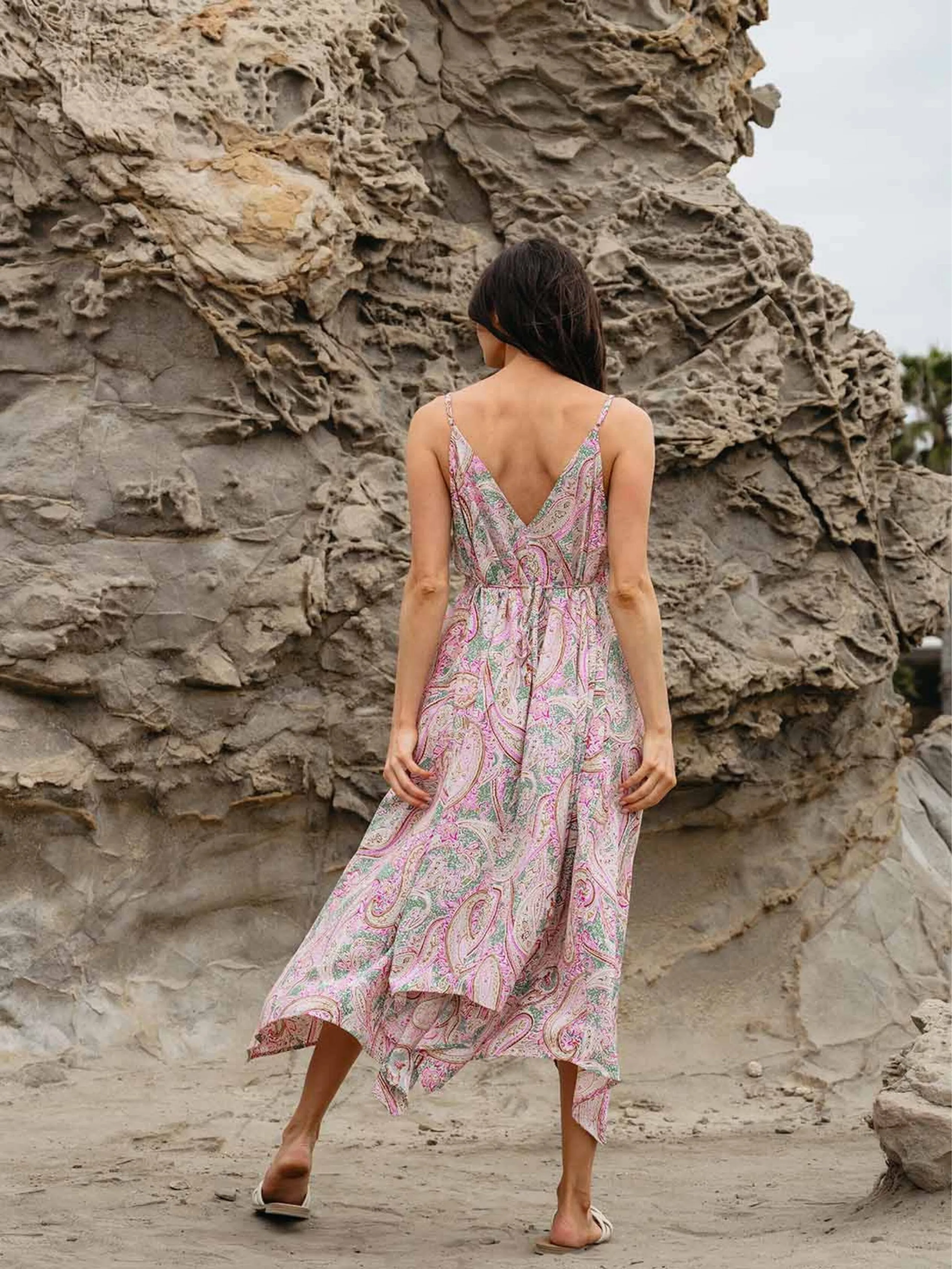 WOMEN'S SLEEVELESS V-NECK PAISLEY PRINT MAXI DRESS